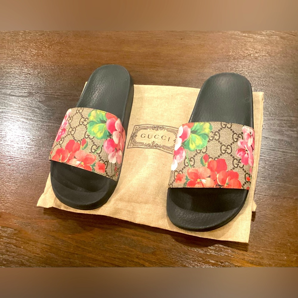 GUCCI GG BLOOMS SUPREME FLORAL SLIDE SANDAL